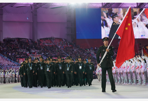 武汉军人运动会中国代表团旗手为王治郅