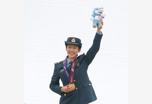 邢雅萍成为军运会八冠王 21岁跳伞女将八项全夺金