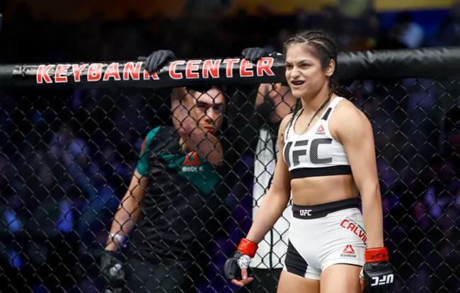 卡尔维洛在上个月的UFC搏斗之夜140中裸绞信服了对手