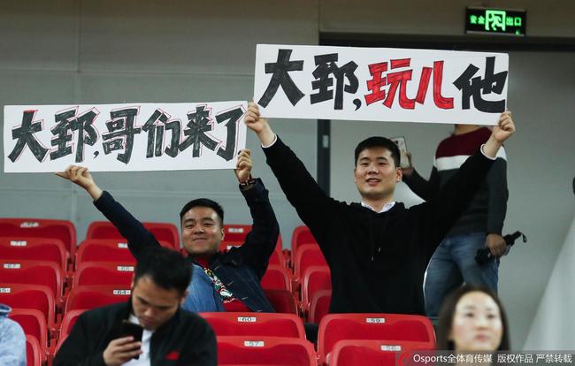 从球员到教练 王治郅都深受球迷喜欢益