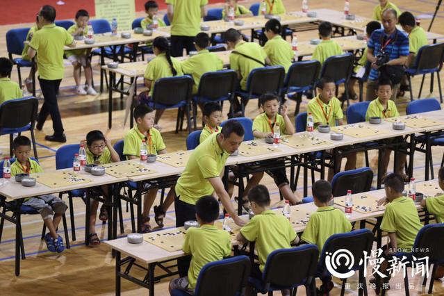 百名小棋手与大师们对弈