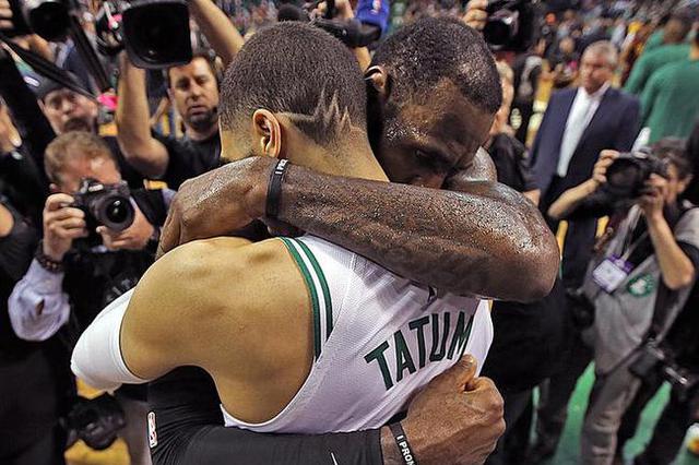 新秀賽季在詹姆斯面前怒扣!二年級就躋身准全明星!綠軍傳承真的太可怕!-黑特籃球-NBA新聞影音圖片分享社區