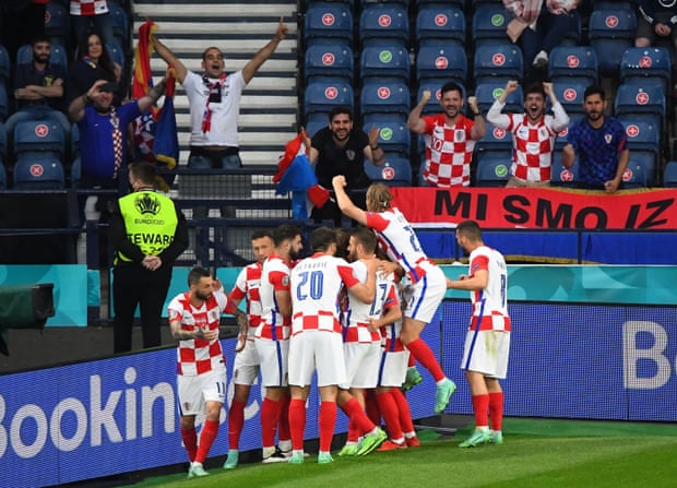 欧洲杯-摩德里奇+佩里西奇传射 克罗地亚3-1出线