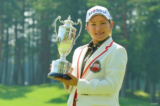 日本选手成田美寿寿赢得个人日巡第13冠