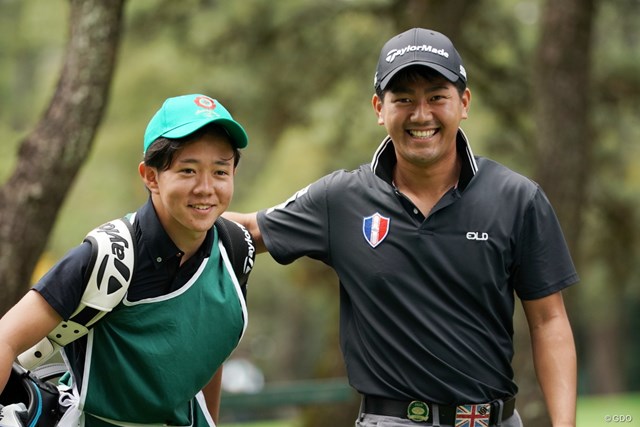石坂友宏领先1杆