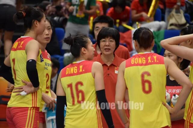 中国女排加油!