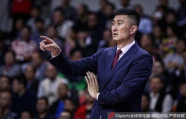 杜锋场边指挥