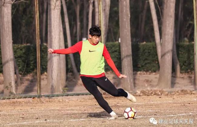 大战在即!河南建业积极备战U23联赛 演练技战