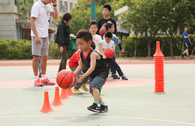 打造全民篮球运动 莘庄镇首届社区亲子篮球赛