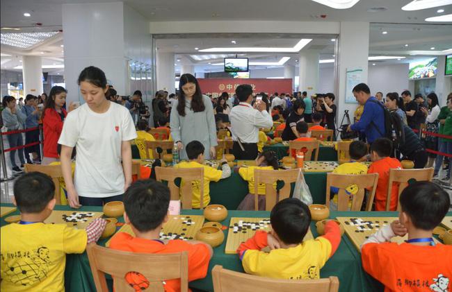 女子围甲公益指导棋现场