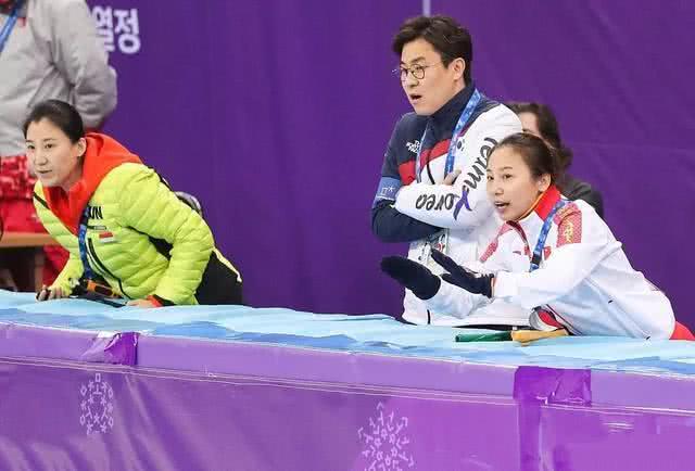 平昌冬奥会比赛资料图 张晶(左)与李琰(右)