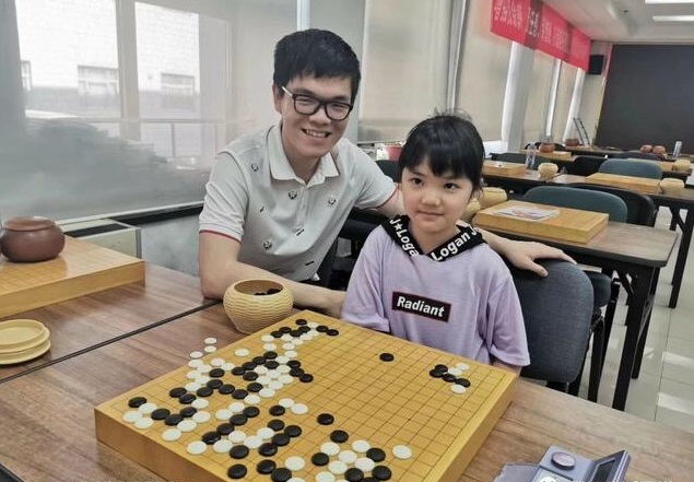 柯洁与仲邑堇下棋