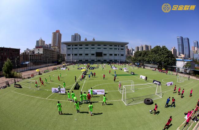 幸福!足不出户观看顶级足球赛 复刻西甲经典一