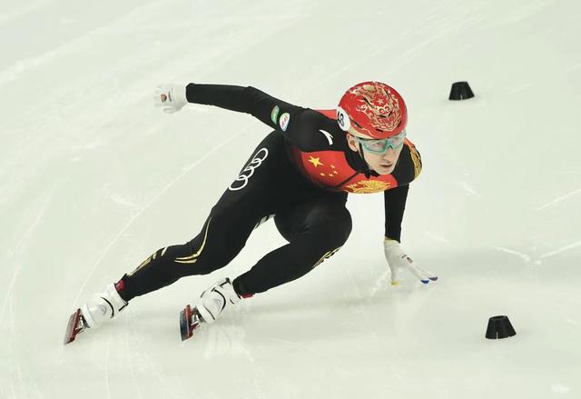 短道世界杯男女混接中国破世界纪录 武大靖晋级