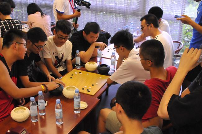 大学生围棋赛趣味十足