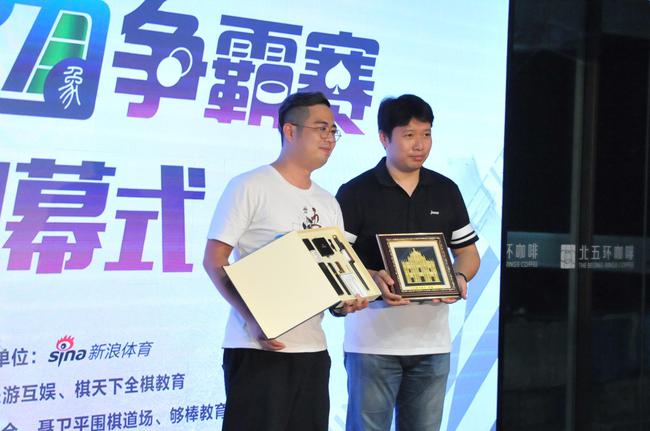 澳门棋院与新浪体育互赠礼品