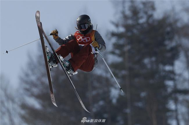 解放式滑雪U型场地世界杯崇礼站张可欣夺冠