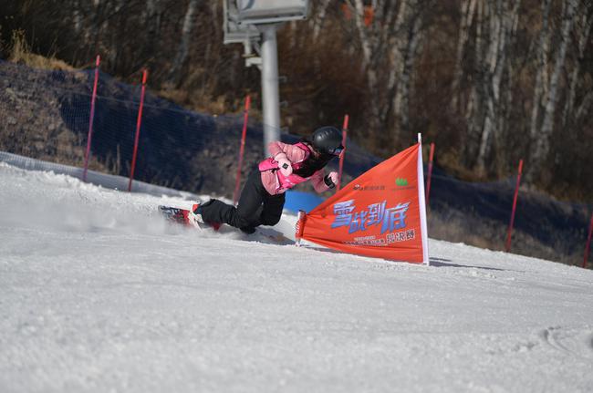 博狗杯高山滑雪公开赛总决赛完美落幕 跨界论坛共商未来