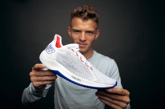 New Balance FuelCell Rebel跑鞋