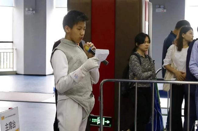 赛事运动员代表赛前宣誓