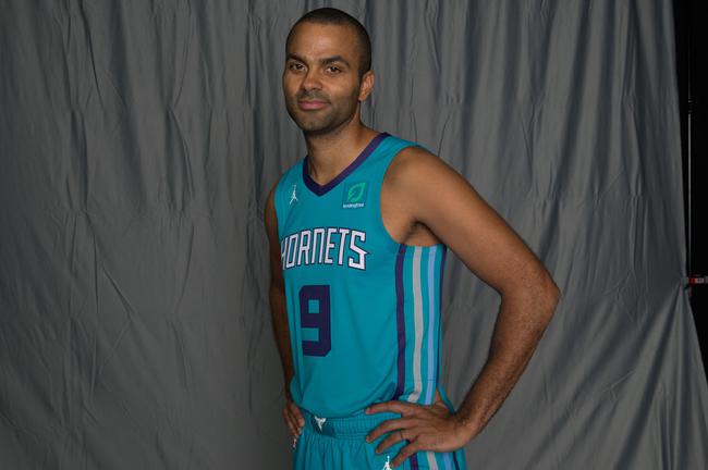 同框gdp_GDP再度同框!帕克邓肯连线“欺负”女篮队员,这小辫子也太潮了(2)