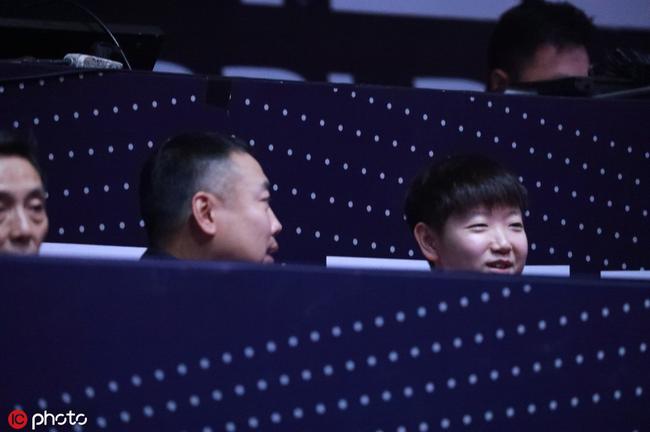 刘国梁与孙颖莎交流