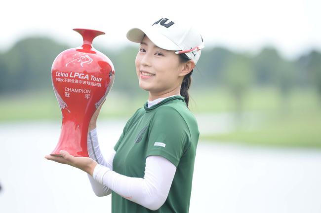 中国台北18岁姑娘、业余选手侯羽蔷夺冠(图/冈村琴)