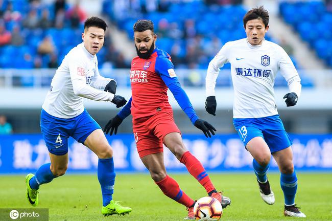 泰达半场和斯威闷平