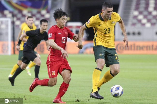 首回合,国足0-3输球