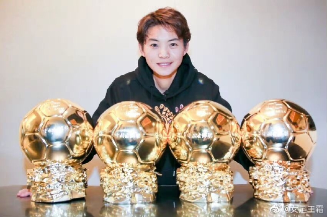 足球三大奖杯是哪三个,足球三大奖杯是哪三个奖杯