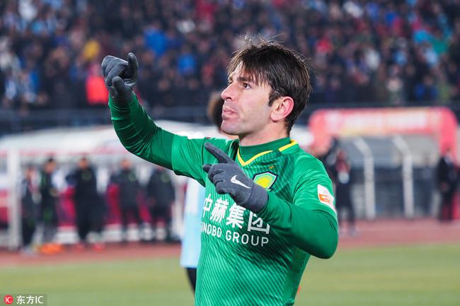 索9:和巴坎布不存在竞争关系 我们俩共同为球队出力