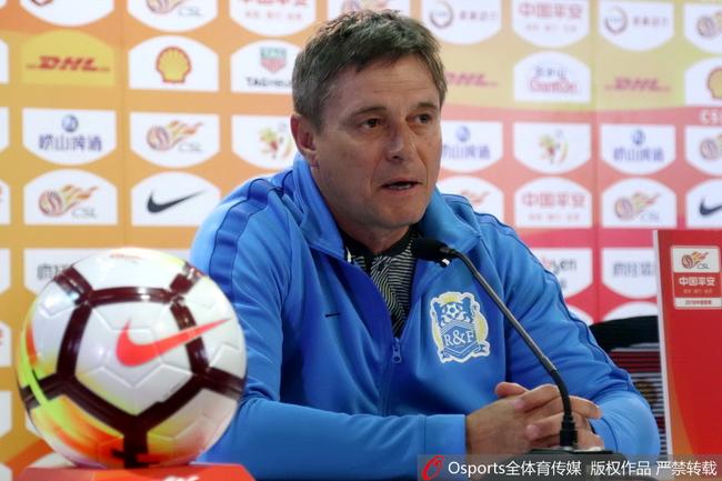 斯托:去年不是我们挑事 敬畏对手安排3人防胡尔克