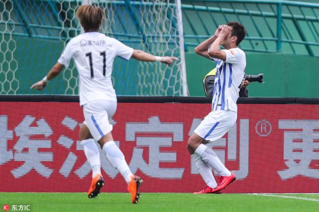 进球GIF-唐淼完美弧线球传中 肖智头槌再下一城