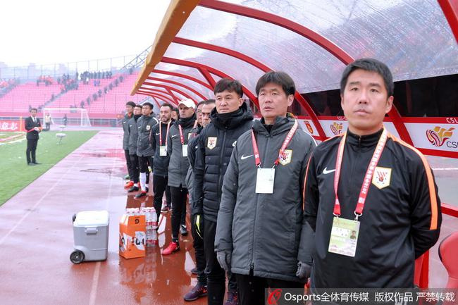 网友集体到李霄鹏微博留言道歉 记者:要给他宽松空间