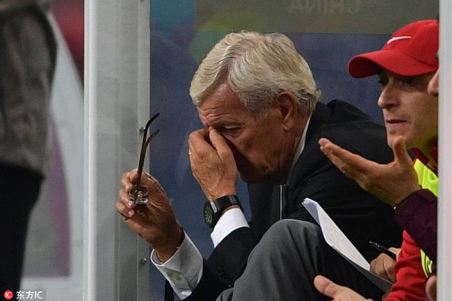 心疼!目睹6球惨败里皮沮丧垂头 执教生涯最惨