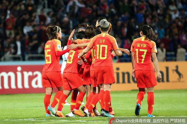 中国女足以A组第一的身份晋级四强