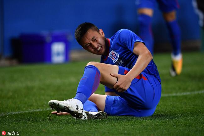 朱建荣受伤离场
