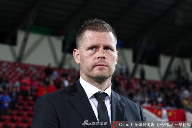 女足主帅西格埃约尔松战术失败