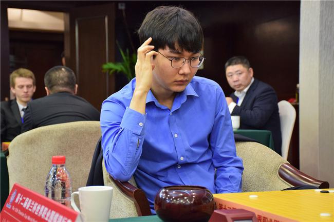 朴廷桓被让先 不敌星阵围棋
