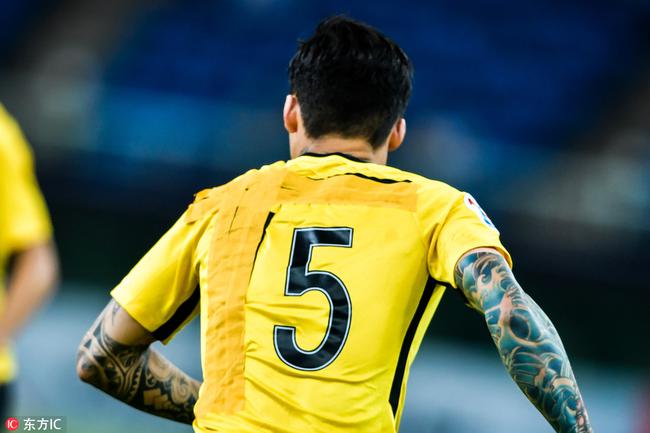 张琳芃尴尬的球衣