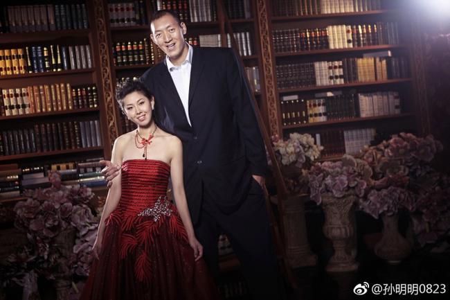 2米36巨人孙明明：生活不易 珍惜身边的人！