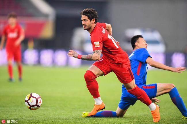 进球gif-权健三人组破七人防线 帕托爆射死角绝杀