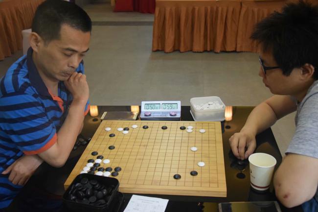 已经连输三盘的万云华这盘棋终于露出真面目，力克冯向龙，迎来零的突破。