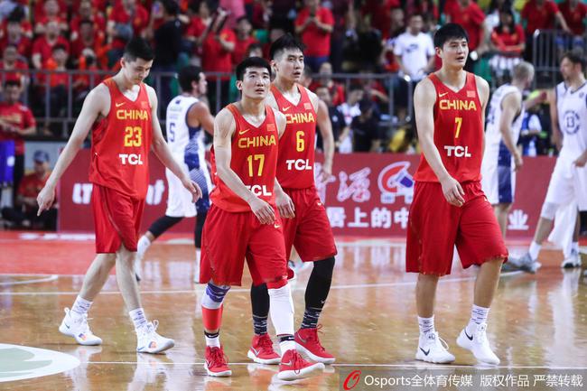 中国男篮红队不敌澳大利亚