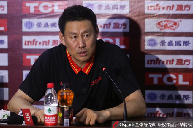 李楠出席发布会