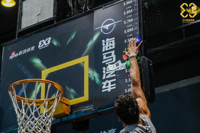 3米49!黄金联赛摸高新纪录 1米87维族暴跳男