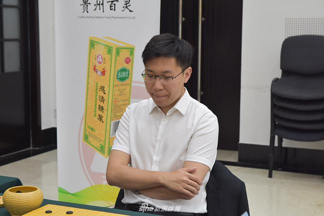 中国棋手王琛在比赛中