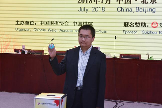 百灵杯卫冕冠军陈耀烨