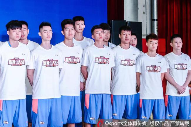 姚明出席CBA选秀大会开幕式 报名人数达到满