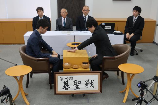 碁圣战许家元挑战井山裕太(图片来源：日本棋院关西总本部）